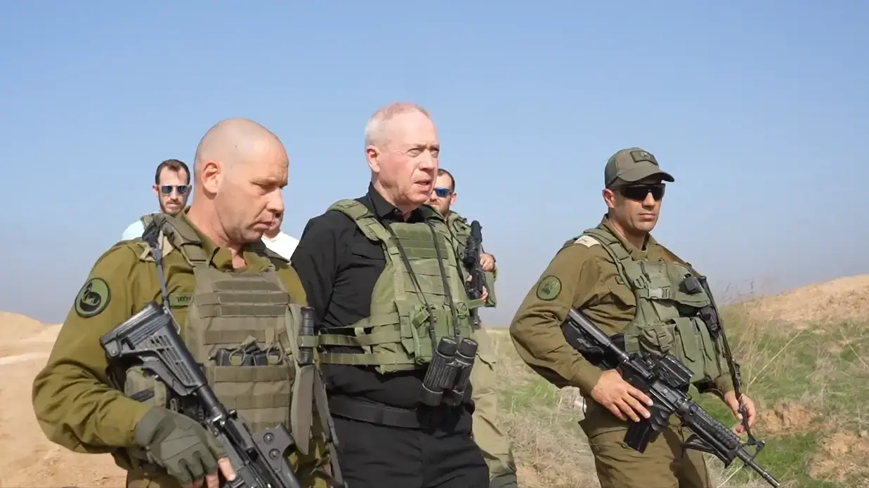 שר הביטחון יואב גלנט בתצפית על שג׳עאיה וג׳באליה. 4 בדצמבר 2023 שר הביטחון יואב גלנט בתצפית על שג׳עאיה וג׳באליה. 4 בדצמבר 2023