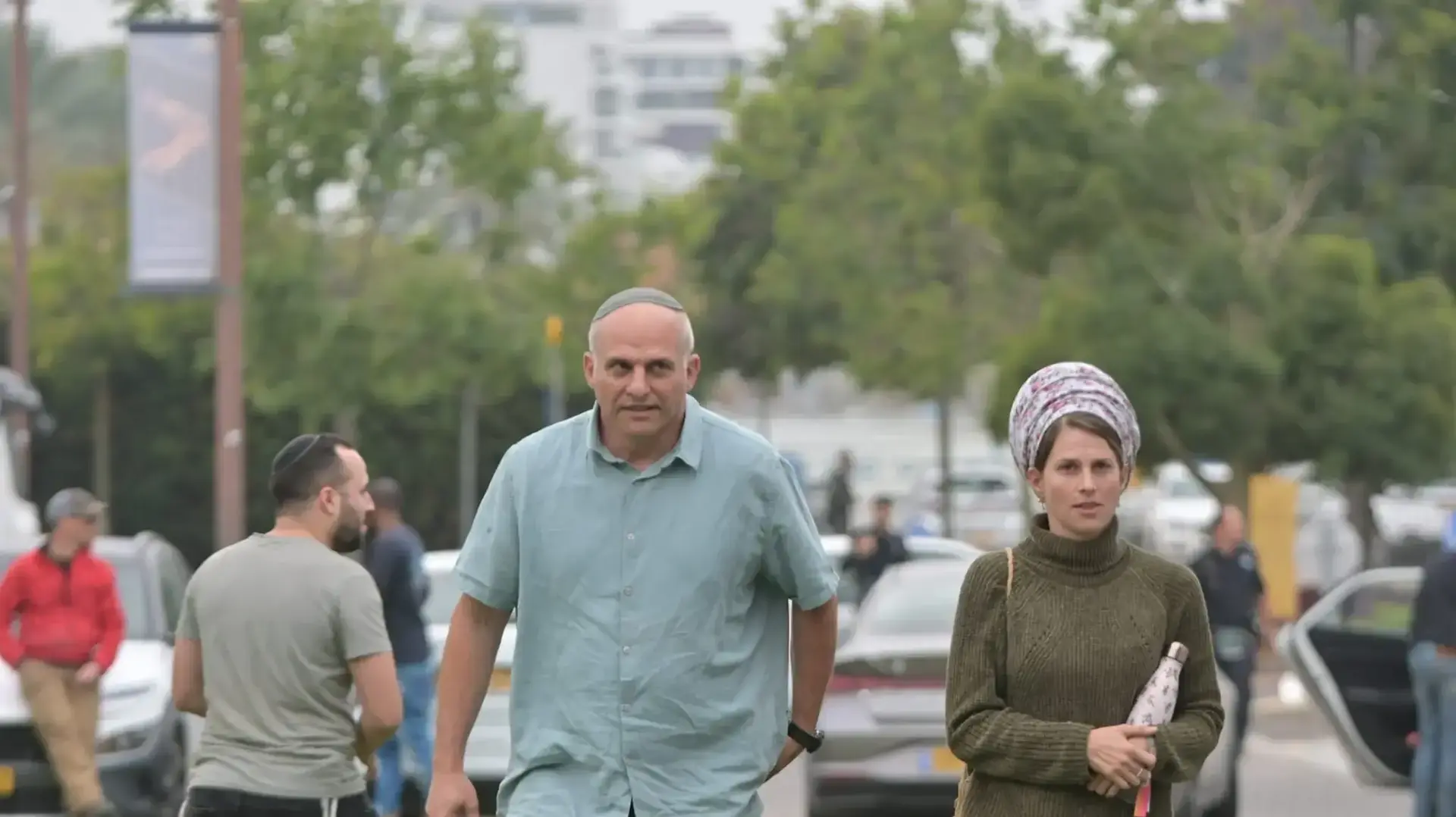 אליהו ליבמן שבנו אליקים חטוף בשבי חמאס מגיע לפגישה עם הקבינט, הרצליה, 5 בדצמבר 2023
