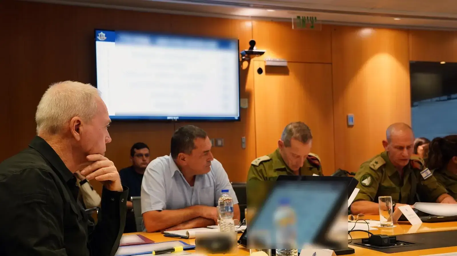 שר הביטחון יואב גלנט, בהערכת מצב לנושא העורף האזרחי, על הקמת מנהלת ״אופק צפוני״ במשרד הביטחון, 5 בדצמבר 2023 שר הביטחון יואב גלנט, בהערכת מצב לנושא העורף האזרחי, על הקמת מנהלת ״אופק צפוני״ במשרד הביטחון, 5 בדצמבר 2023