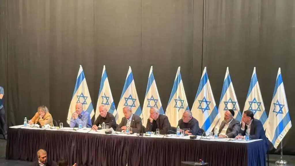פגישת הקבינט עם משפחות החטופים, בית חיל האויר, הרצליה, 5 בדצמבר 2023 פגישת הקבינט עם משפחות החטופים, בית חיל האויר, הרצליה, 5 בדצמבר 2023