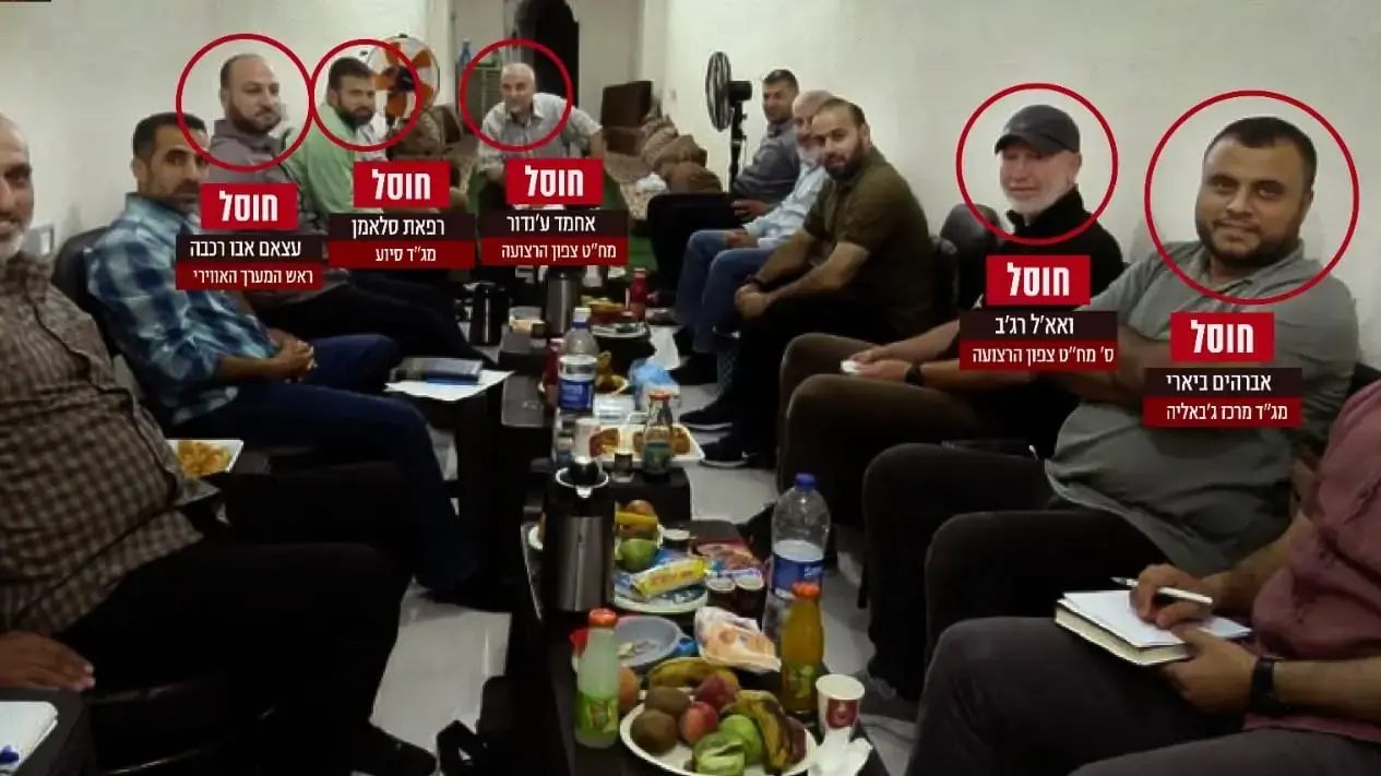 בכירי הזרוע הצבאית של החמאס בתוך מנהרת חמאס בכירי הזרוע הצבאית של החמאס בתוך מנהרת חמאס