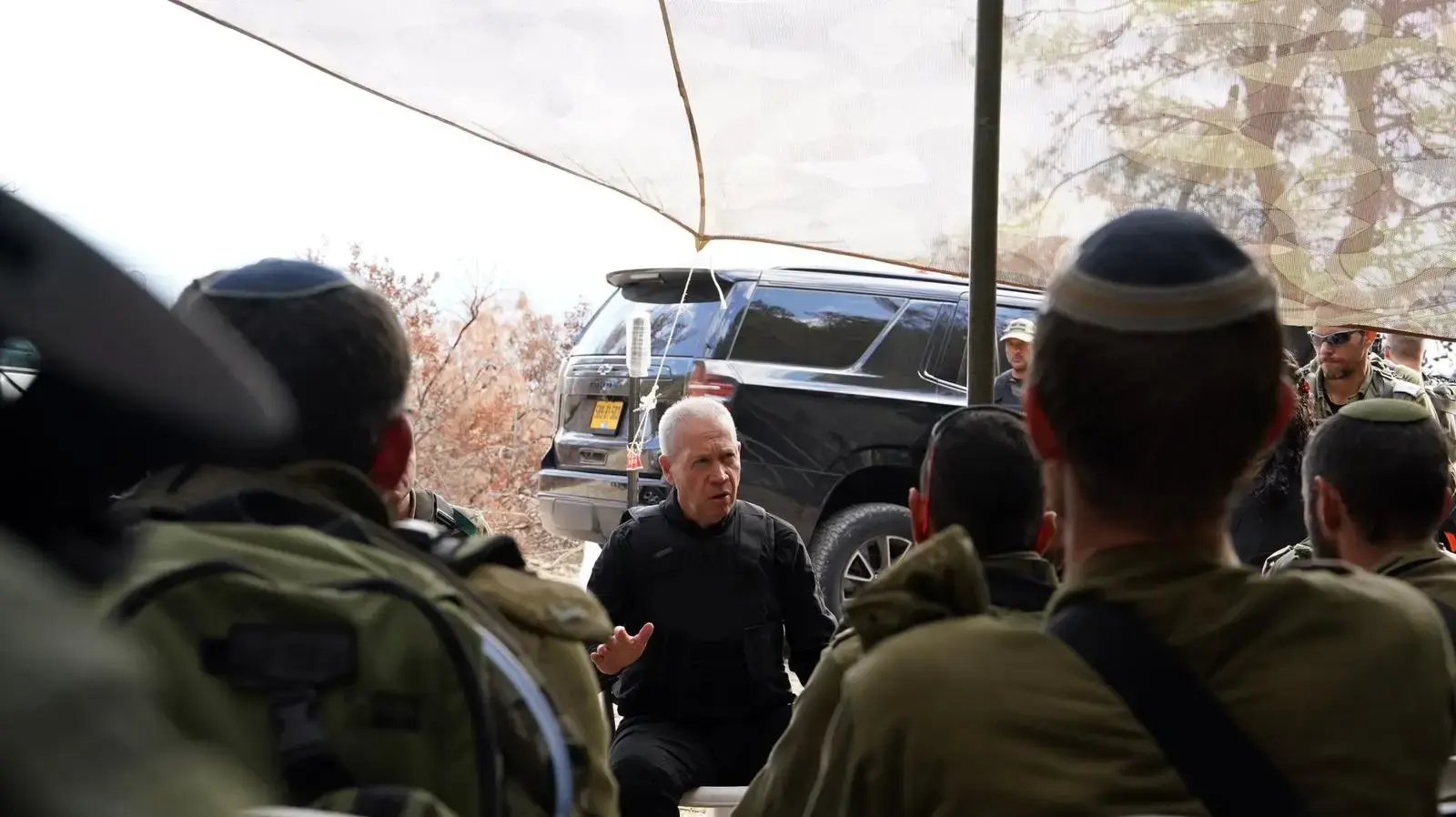 שר הביטחון יואב גלנט סייר בגבול הצפון ונפגש עם ראשי הערים והמועצות. 6 בדצמבר 2023
שר הביטחון יואב גלנט סייר בגבול הצפון ונפגש עם ראשי הערים והמועצות. 6 בדצמבר 2023
