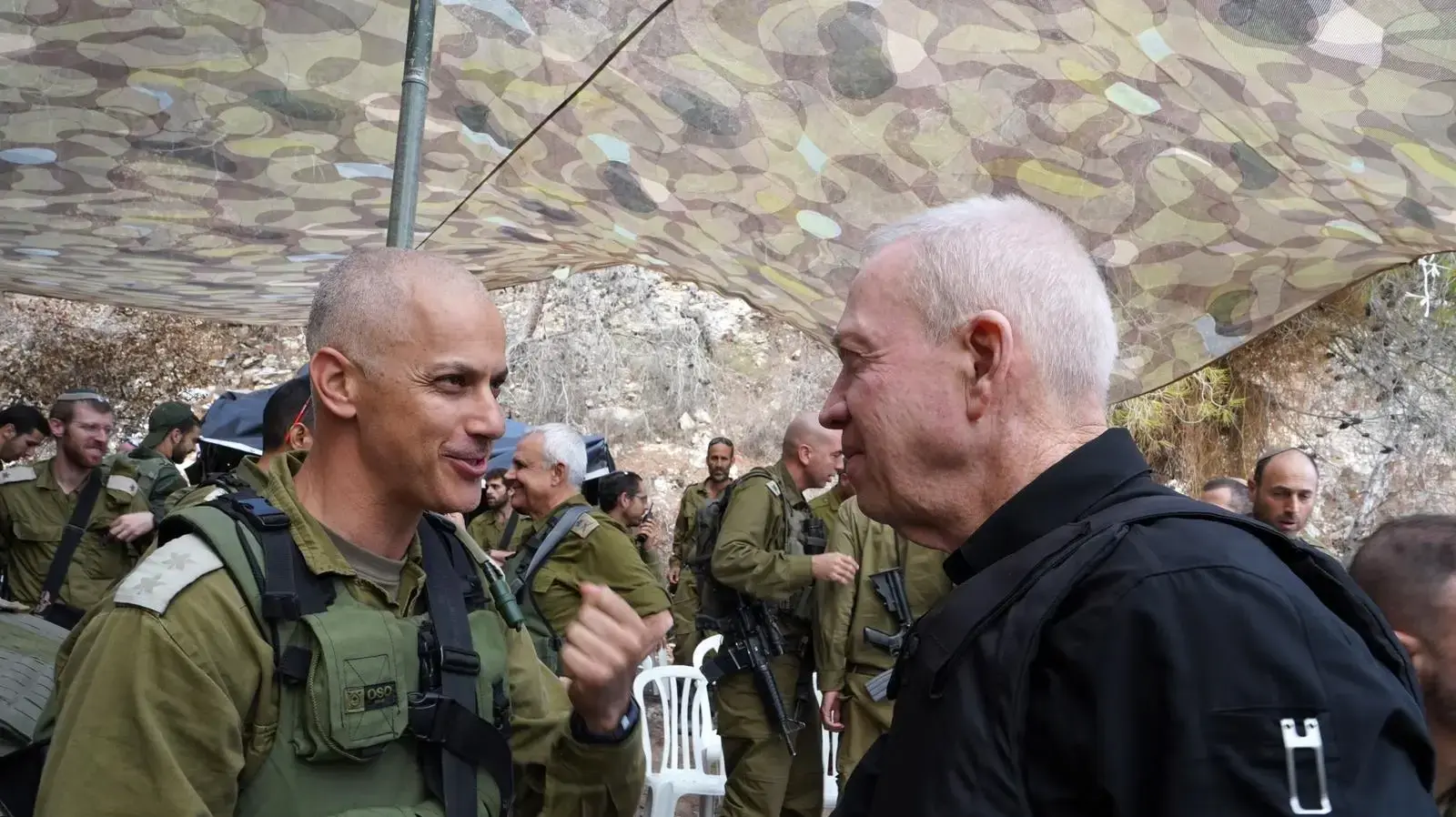 שר הביטחון יואב גלנט סייר בגבול הצפון ונפגש עם ראשי הערים והמועצות. 6 בדצמבר 2023
שר הביטחון יואב גלנט סייר בגבול הצפון ונפגש עם ראשי הערים והמועצות. 6 בדצמבר 2023