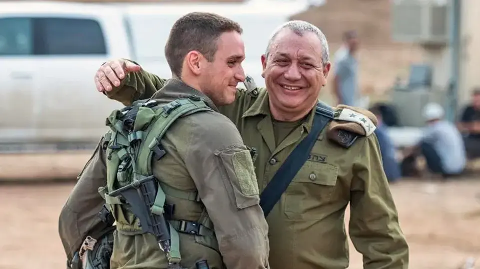הותר לפרסום: גל איזנקוט, בנו של חבר קבינט המלחמה גדי איזנקוט, נפל בעזה הותר לפרסום: גל איזנקוט, בנו של חבר קבינט המלחמה גדי איזנקוט, נפל בעזה