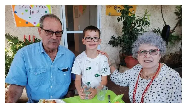 אברהם מונדר שנחטף לעזה ומשפחתו אברהם מונדר שנחטף לעזה ומשפחתו