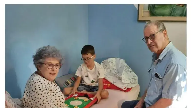 אברהם מונדר שנחטף לעזה ומשפחתו