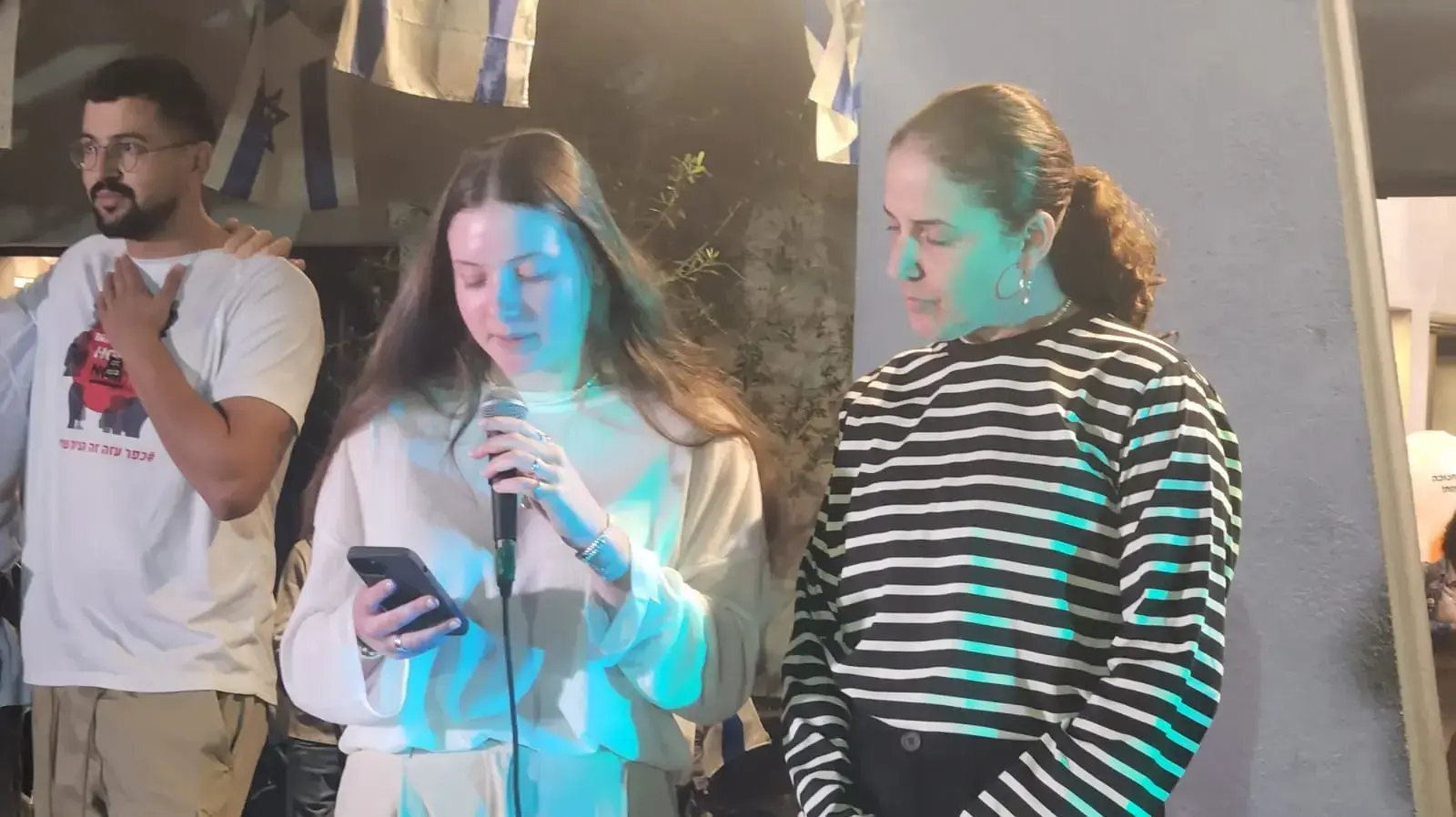 חן ואגם גולדשטיין אלמוג בהדלקת נרות. 10.12.2023 חן ואגם גולדשטיין אלמוג בהדלקת נרות. 10.12.2023