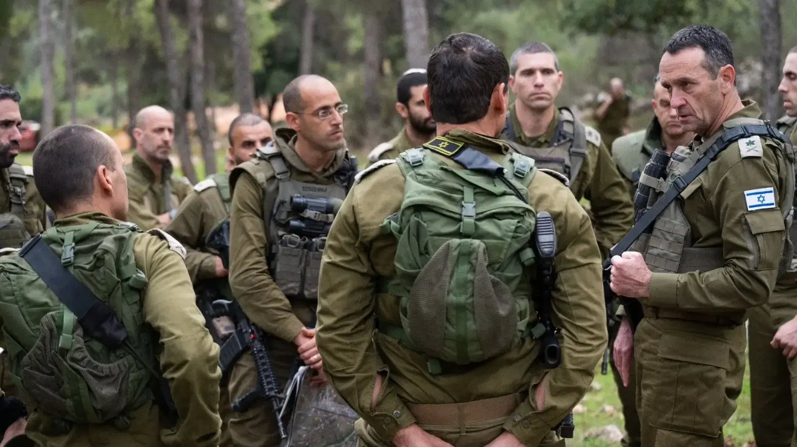 הרמטכ״ל הרצי הלוי סייר בעוצבת הגליל (91) עם מפקד האוגדה, תת-אלוף שי קלפר וקיים הערכת מצב עם מפקדי החטיבות והגדודים בגזרה, גבול לבנון, 10 בדצמבר 2023 הרמטכ״ל הרצי הלוי סייר בעוצבת הגליל (91) עם מפקד האוגדה, תת-אלוף שי קלפר וקיים הערכת מצב עם מפקדי החטיבות והגדודים בגזרה, גבול לבנון, 10 בדצמבר 2023