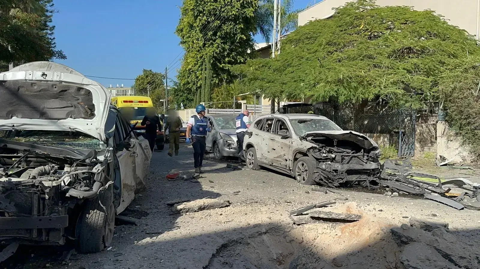 נפילת רסיס רקטה,חולון, 11 בדצמבר 2023 נפילת רסיס רקטה,חולון, 11 בדצמבר 2023