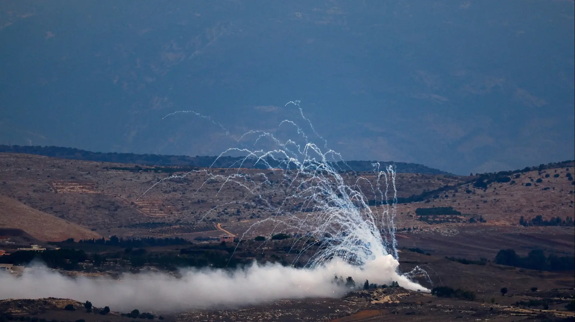 דיווח: ישראל השתמשה בפצצות זרחן מתוצרת ארצות הברית בתקיפה בדרום לבנון. 11 בדצמבר 2023