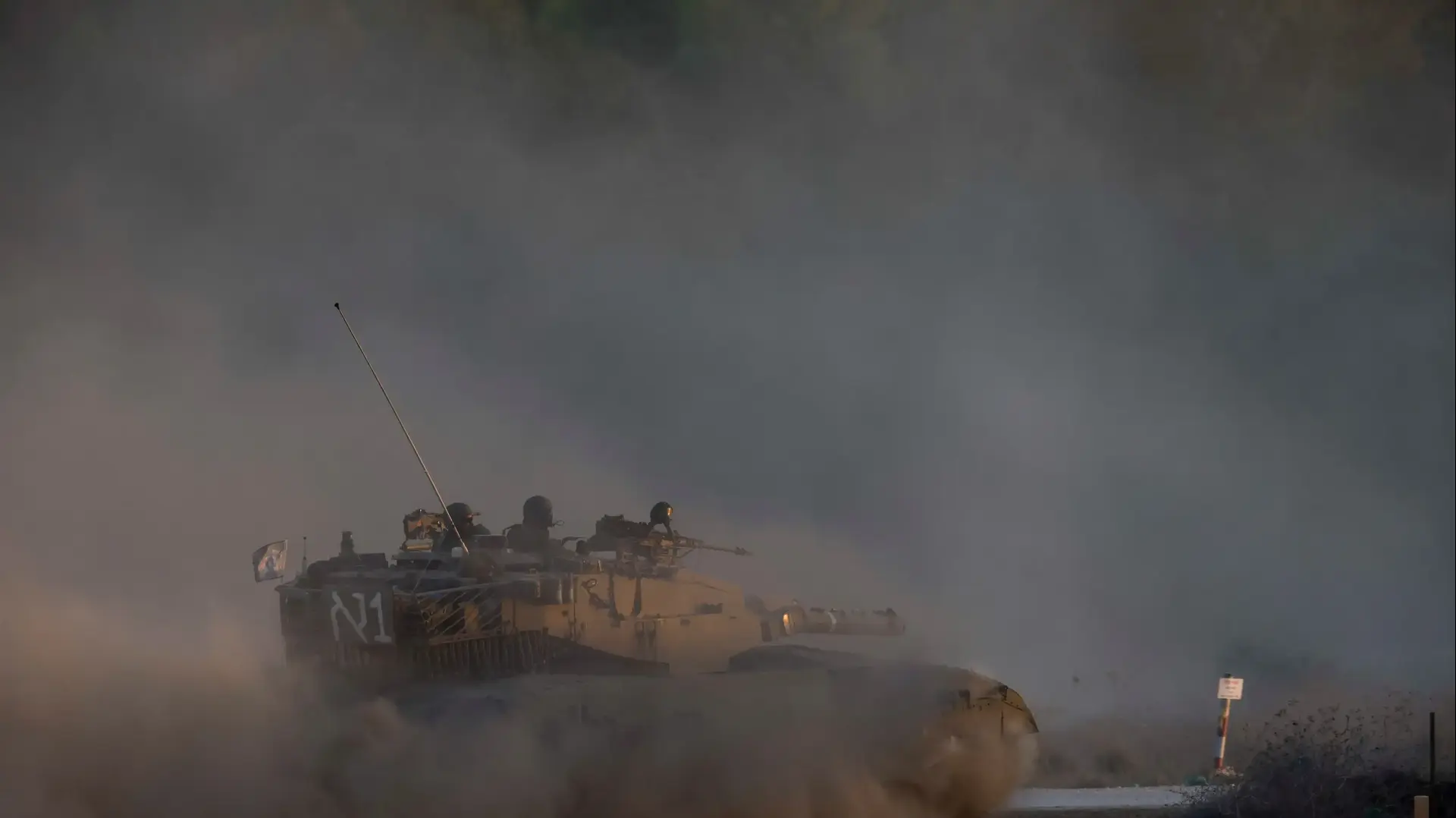 טנק ישראלי בגבול עזה טנק ישראלי בגבול עזה