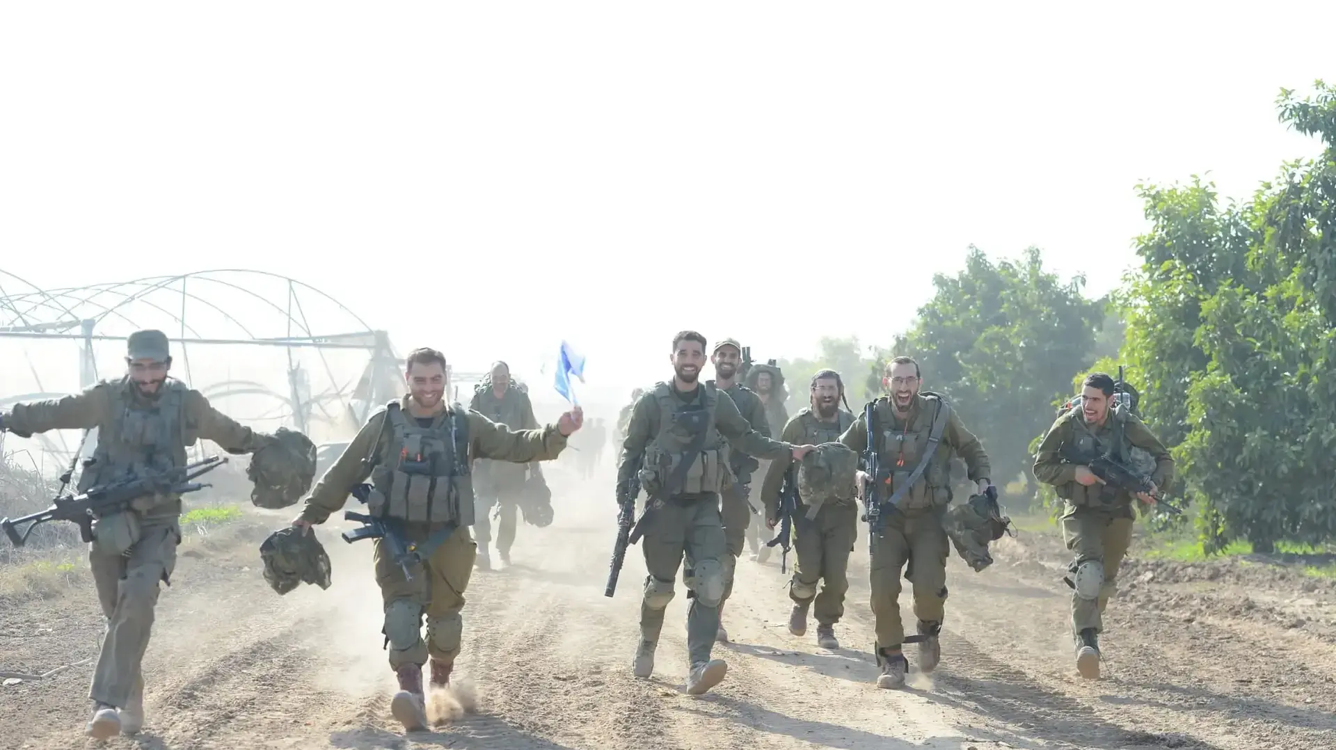 כוחות צה"ל יוצאים מרצועת עזה אחרי פעילות, 12 בדצמבר 2023 כוחות צה"ל יוצאים מרצועת עזה אחרי פעילות, 12 בדצמבר 2023