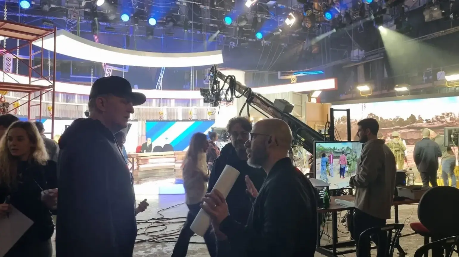 השחקן ההוליוודי מייקל רפפורט מצטלם לתכנית "ארץ נהדרת" בזמן מלחמת עזה, 12 בדצמבר 2023 השחקן ההוליוודי מייקל רפפורט מצטלם לתכנית "ארץ נהדרת" בזמן מלחמת עזה, 12 בדצמבר 2023