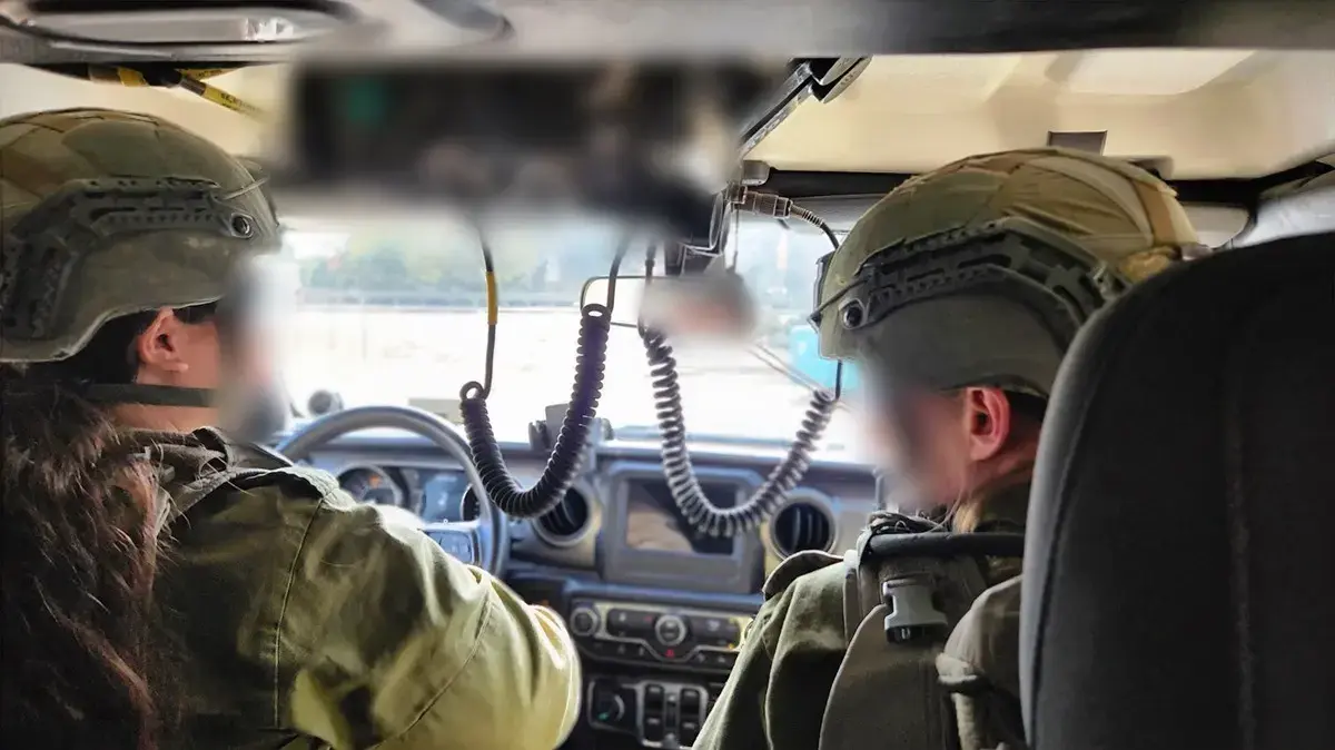 טל שלו עם הלוחמות והלוחמים בתוך רצועת עזה טל שלו עם הלוחמות והלוחמים בתוך רצועת עזה
