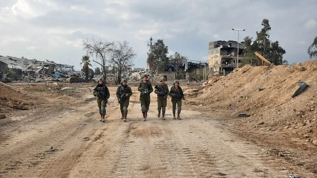טל שלו עם הלוחמות והלוחמים בתוך רצועת עזה טל שלו עם הלוחמות והלוחמים בתוך רצועת עזה
