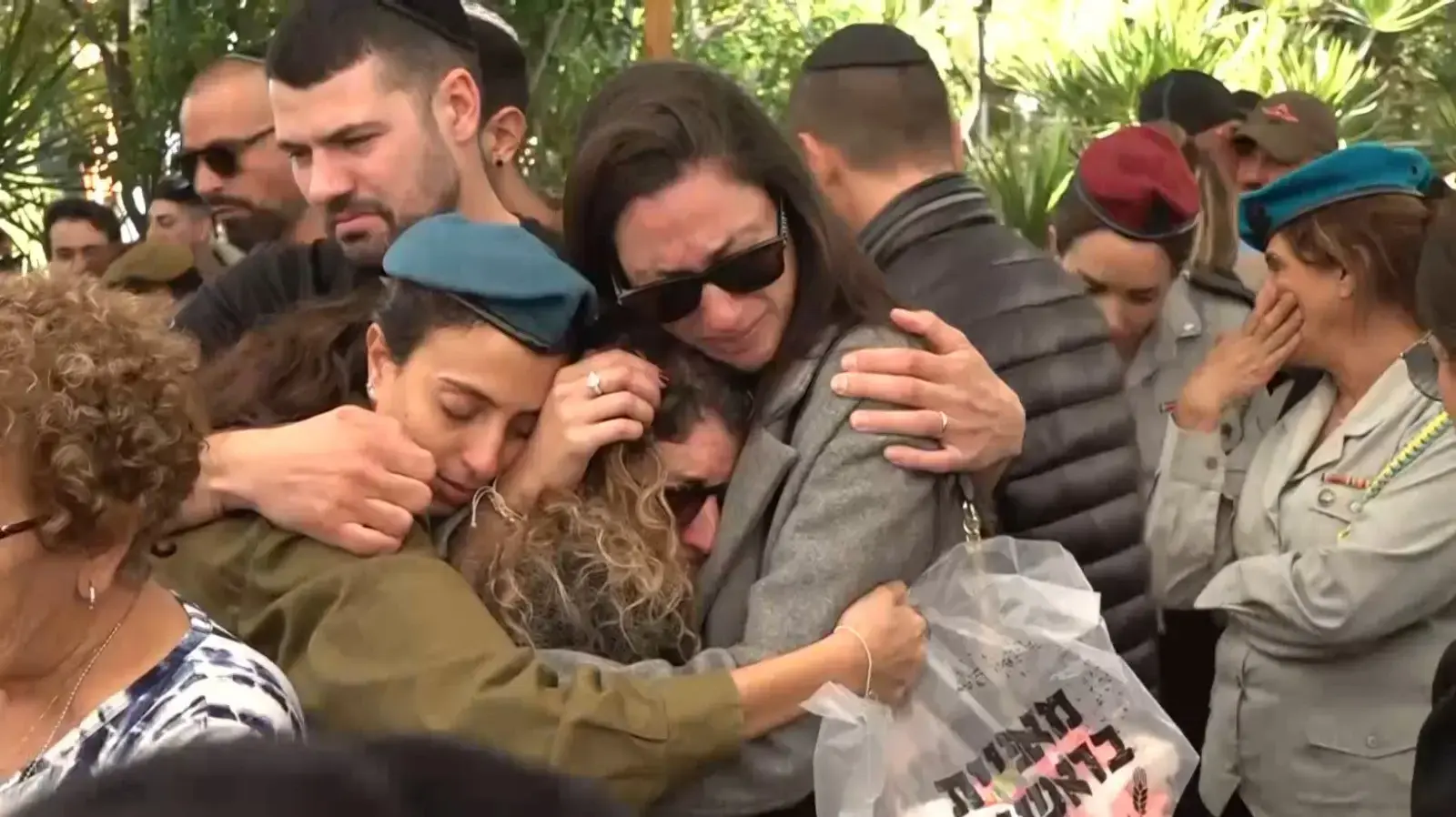  הלוויתו של זיו דדו, בית העלמין הצבאי בחולון. 14 בדצמבר 2023 