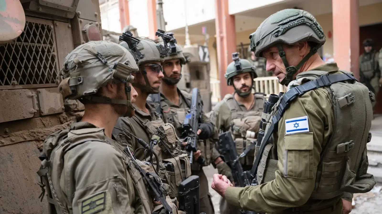 אחרי הקרבות הקשים: הרמטכ"ל ביקר את לוחמי גולני בשג׳אעיה 14 בדצמבר 2023 אחרי הקרבות הקשים: הרמטכ"ל ביקר את לוחמי גולני בשג׳אעיה 14 בדצמבר 2023