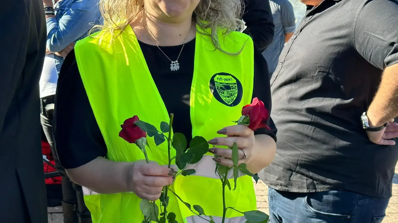 מאות משתתפים בהלווייתה של עדן זכריה, שנחטפה מהמסיבה ברעים וגופתה חולצה מעזה מאות משתתפים בהלווייתה של עדן זכריה, שנחטפה מהמסיבה ברעים וגופתה חולצה מעזה