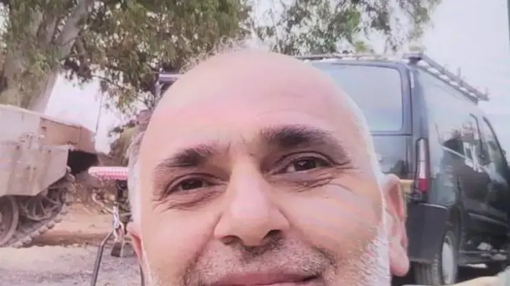 רס"ב (מיל') יחזקאל עזריה, מפתח תקווה, לוחם שיריון בגדוד 129, חטיבה 8, נפל בפעילות מבצעית כתוצאה מנפילת כטב"ם נפץ במרחב מרגליות, בן 53 במותו. רס"ב (מיל') יחזקאל עזריה, מפתח תקווה, לוחם שיריון בגדוד 129, חטיבה 8, נפל בפעילות מבצעית כתוצאה מנפילת כטב"ם נפץ במרחב מרגליות, בן 53 במותו.