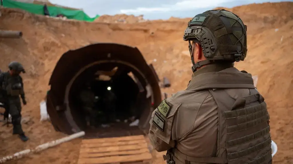 צה"ל חשף את מנהרת הטרור הגדולה ביותר שנחשפה- פרויקט שנבנה בהובלתו של מחמד סינוואר בצפון רצועת עזה צה"ל חשף את מנהרת הטרור הגדולה ביותר שנחשפה- פרויקט שנבנה בהובלתו של מחמד סינוואר בצפון רצועת עזה