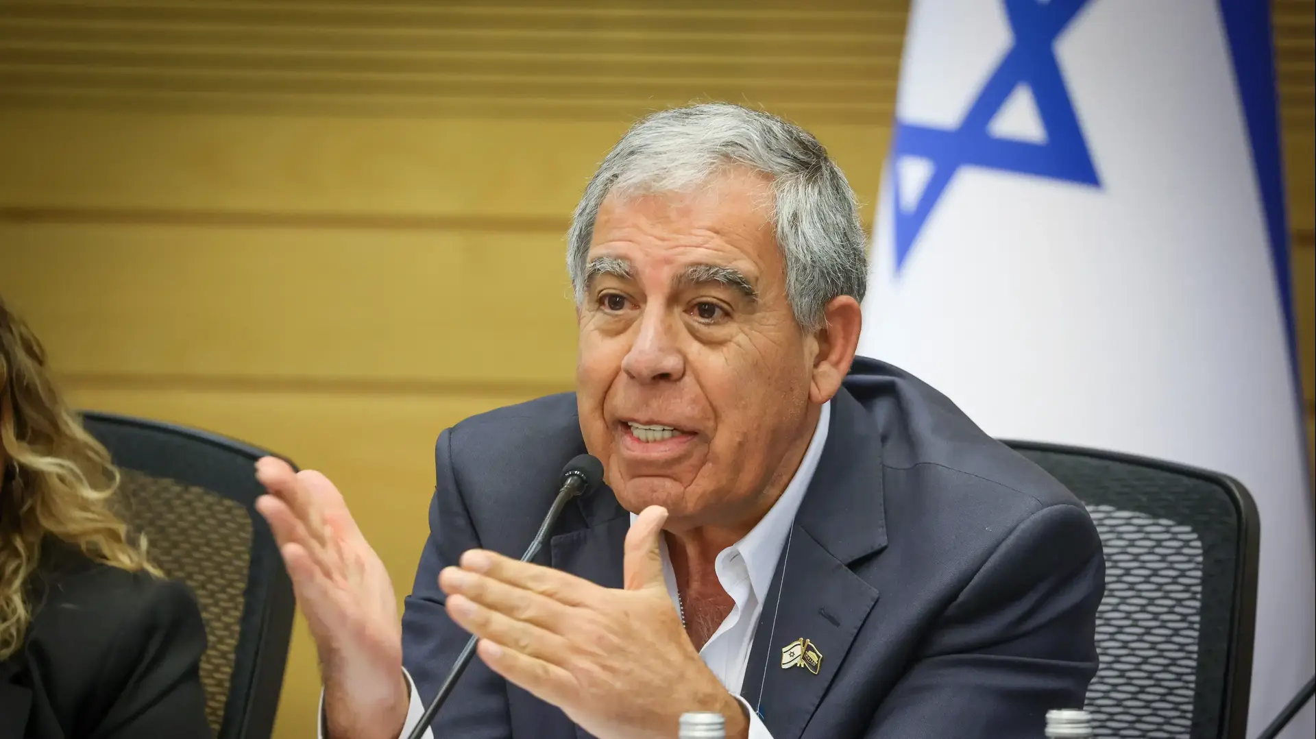 מיקי לוי בוועדה לביקורת המדינה בנושא רישוי כלי נשק, הכנסת. 18 בדצמבר 2023 מיקי לוי בוועדה לביקורת המדינה בנושא רישוי כלי נשק, הכנסת. 18 בדצמבר 2023
