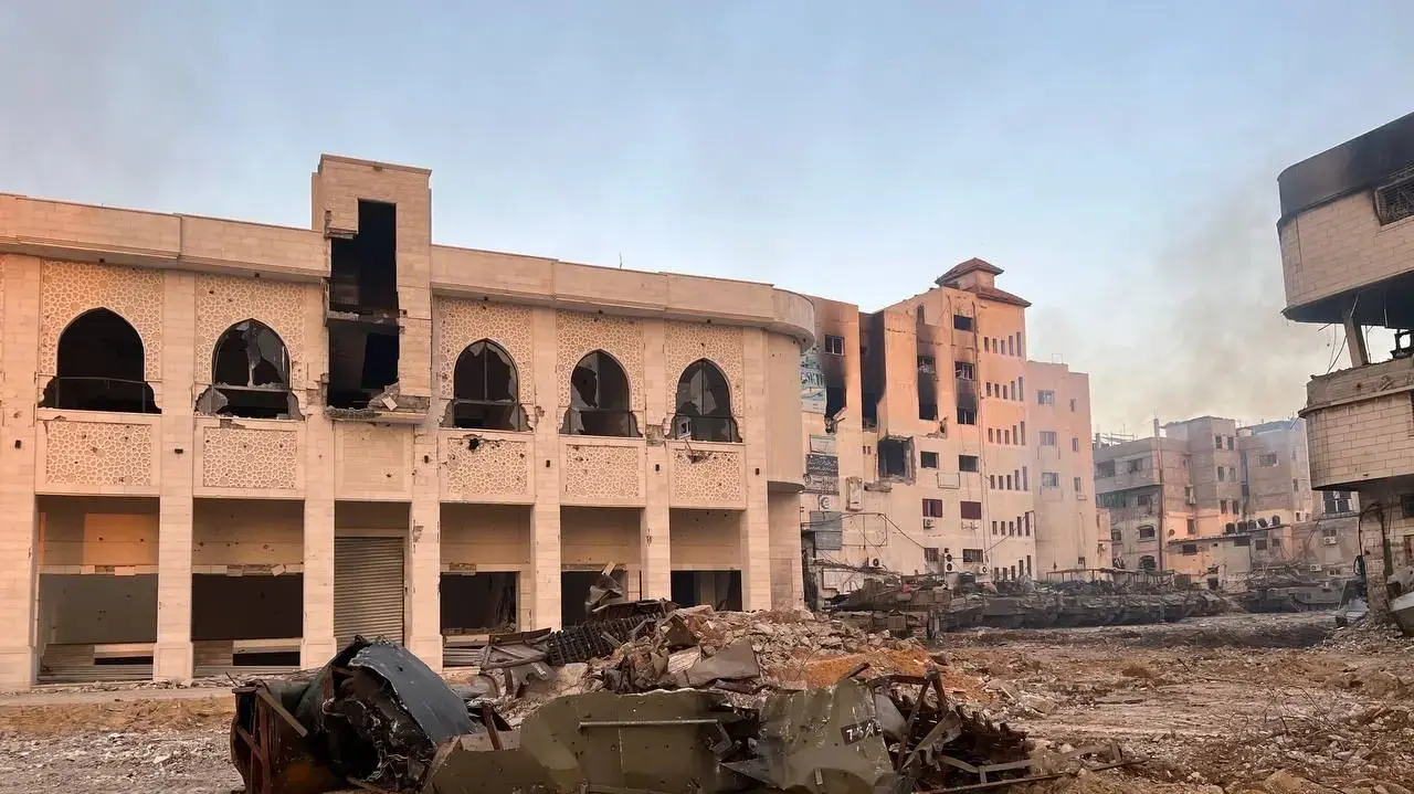 לוחמי גולני השתלטו והשמידו את כיכר פלסטין בשג׳עייה בה חמאס הקים פסל המפאר את אסון הנגמ"ש ובה שוחררו חטופים. 18 בדצמבר 2023 לוחמי גולני השתלטו והשמידו את כיכר פלסטין בשג׳עייה בה חמאס הקים פסל המפאר את אסון הנגמ"ש ובה שוחררו חטופים. 18 בדצמבר 2023