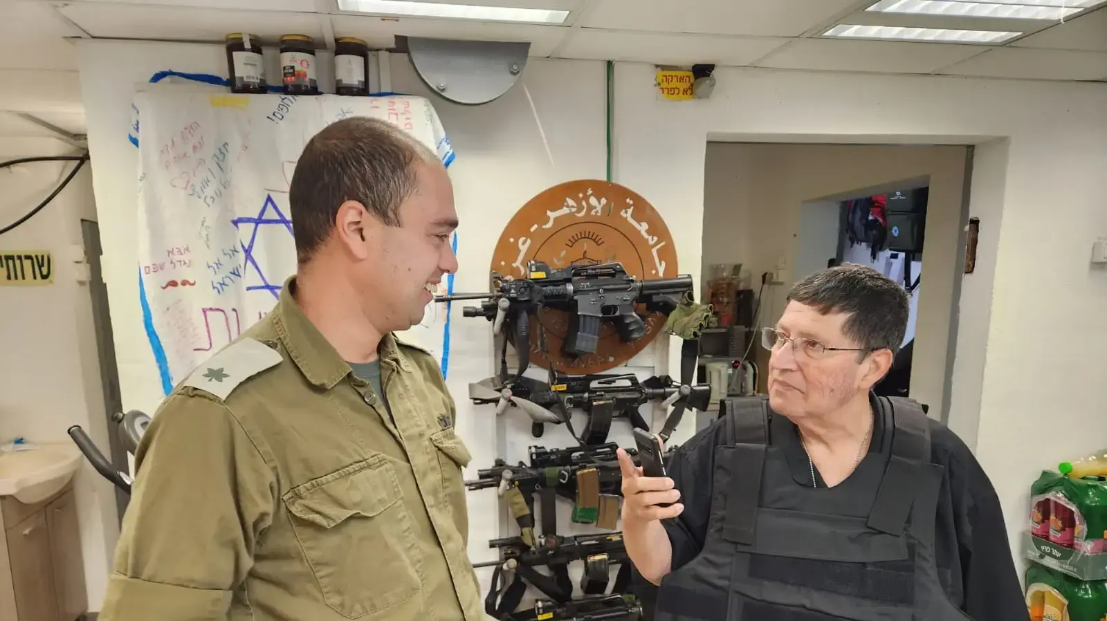 ניר מאיר (מזכ"ל התנועה הקיבוצית) ועמרי סופר בחמ"ל משגב עם, 18 בדצמבר 2023 ניר מאיר (מזכ"ל התנועה הקיבוצית) ועמרי סופר בחמ"ל משגב עם, 18 בדצמבר 2023