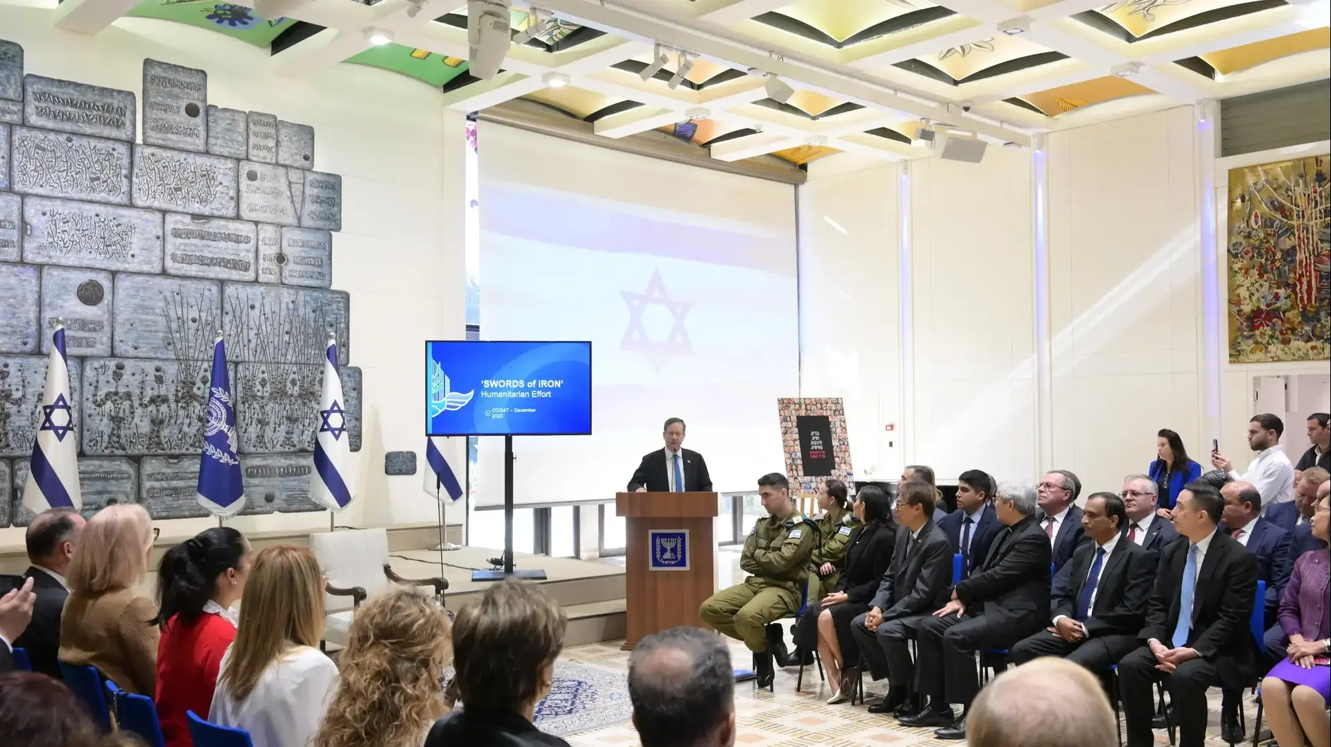 נשיא המדינה יצחק הרצוג, תדרך שגרירים אשר מייצגים יחד למעלה מ-80 מדינות ברחבי העולם 19 בדצמבר 2023 נשיא המדינה יצחק הרצוג, תדרך שגרירים אשר מייצגים יחד למעלה מ-80 מדינות ברחבי העולם 19 בדצמבר 2023