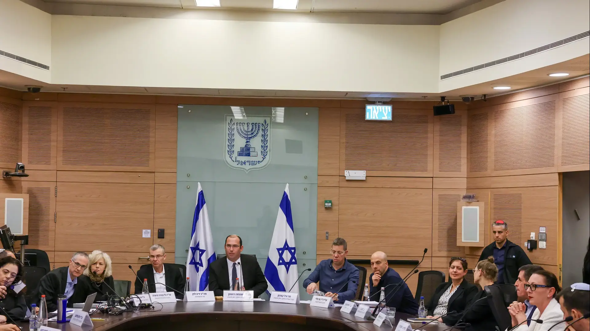 היועמ"שית גלי בהרה מיארה, שר המשפטים יריב לוין וח"כ שמחה רוטמן בדיון בוועדת החוקה בכנסת