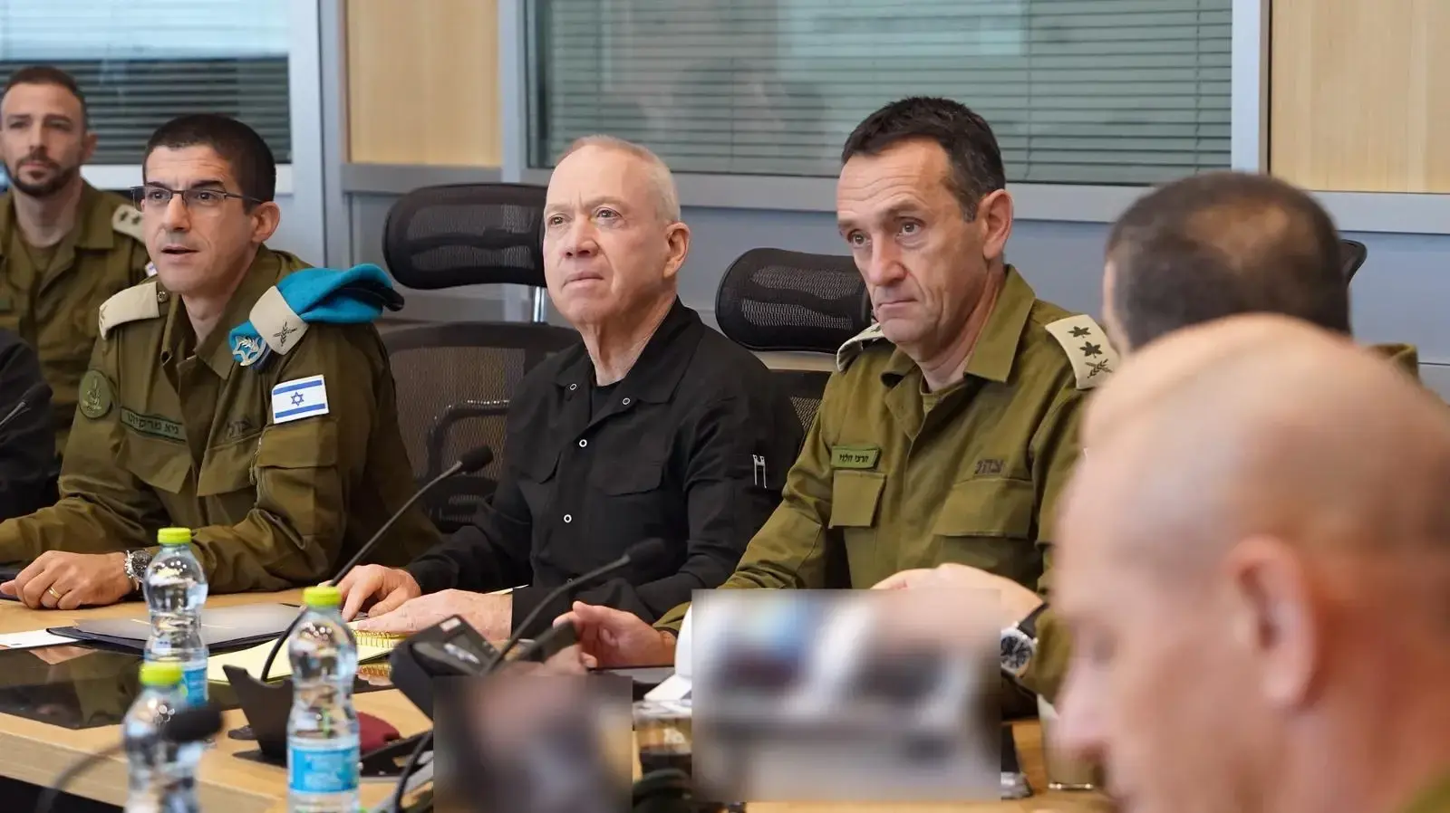 שר הביטחון יואב גלנט,בהערכת מצב עם בכירי מערכת הביטחון, 22 בדצמבר 2023 שר הביטחון יואב גלנט,בהערכת מצב עם בכירי מערכת הביטחון, 22 בדצמבר 2023