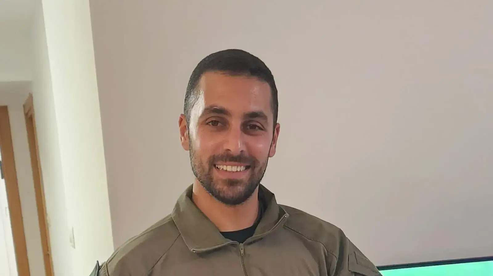 רס"ר (מיל') נדב יששכר פרחי, מהרצליה, חובש קרבי בגדוד 7810, חטיבת 'יפתח' (11), נפל בקרב במרכז רצועת עזה, בן 30 בנופלו.
רס"ר (מיל') נדב יששכר פרחי, מהרצליה, חובש קרבי בגדוד 7810, חטיבת 'יפתח' (11), נפל בקרב במרכז רצועת עזה, בן 30 בנופלו.