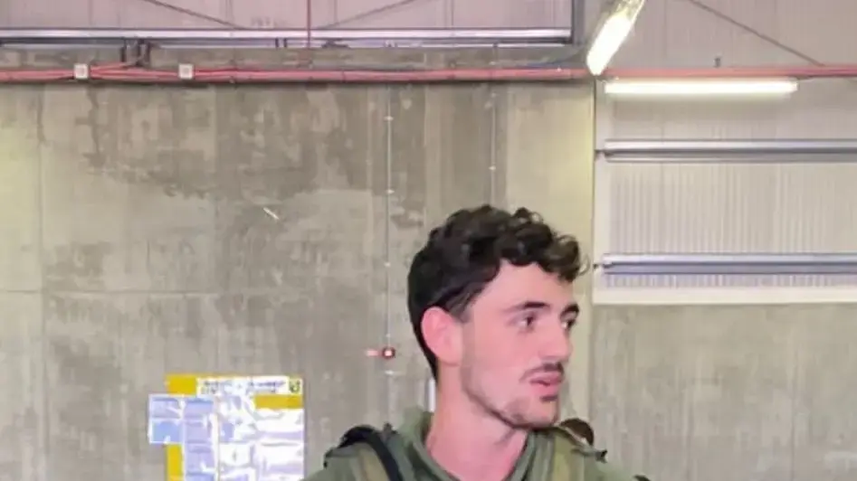 רס"ל (מיל') אליסף שושן, מירושלים, לוחם בגדוד 6646, עוצבת 'שועלי מרום' (646), נפל בקרב במרכז רצועת עזה, בן 23 בנופלו.
רס"ל (מיל') אליסף שושן, מירושלים, לוחם בגדוד 6646, עוצבת 'שועלי מרום' (646), נפל בקרב במרכז רצועת עזה, בן 23 בנופלו.