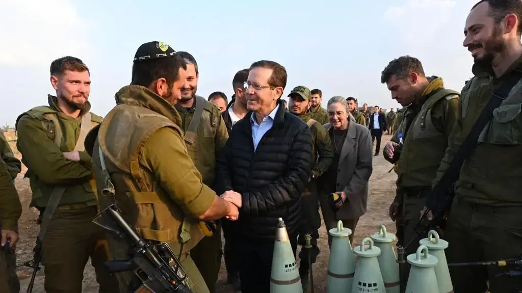נשיא המדינה ורעייתו ביקרו גדודי מילואים בעוטף עזה. 25 בדצמבר 2023 נשיא המדינה ורעייתו ביקרו גדודי מילואים בעוטף עזה. 25 בדצמבר 2023