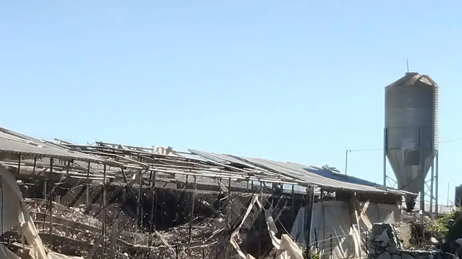 לול שנפגע מירי נ"ט, ביישוב דוב"ב. 26 בדצמבר 2023 לול שנפגע מירי נ"ט, ביישוב דוב"ב. 26 בדצמבר 2023