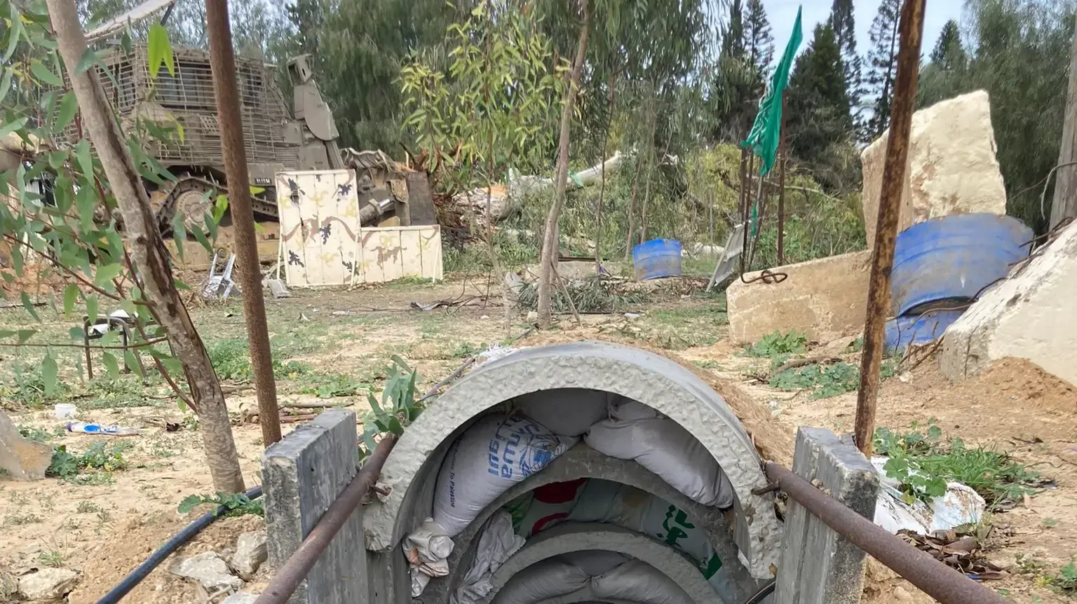 פיר מנהרה ואמצעי לחימה שאיתרו לוחמי כוחות אוגדה 36 בשג'אעיה 26 בדצמבר 2023 פיר מנהרה ואמצעי לחימה שאיתרו לוחמי כוחות אוגדה 36 בשג'אעיה 26 בדצמבר 2023