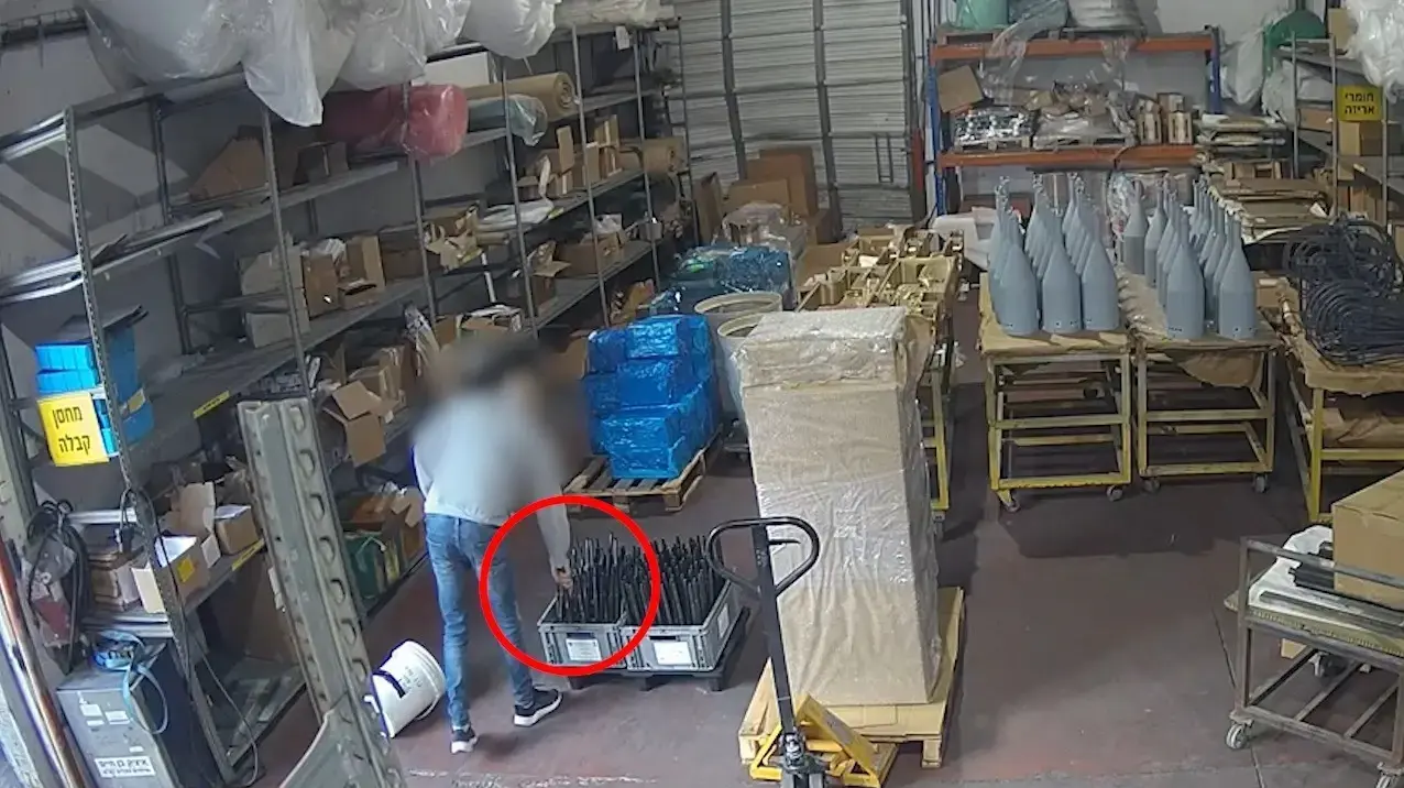 תושב הצפון מואשם בגניבת חלקי נשק ממפעל ברזל