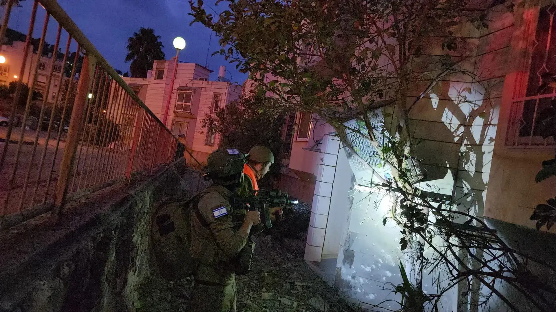 סריקות בקריית שמונה לאחר מטח הרקטות אל עבר העיר 27 בדצמבר 2023 סריקות בקריית שמונה לאחר מטח הרקטות אל עבר העיר 27 בדצמבר 2023
