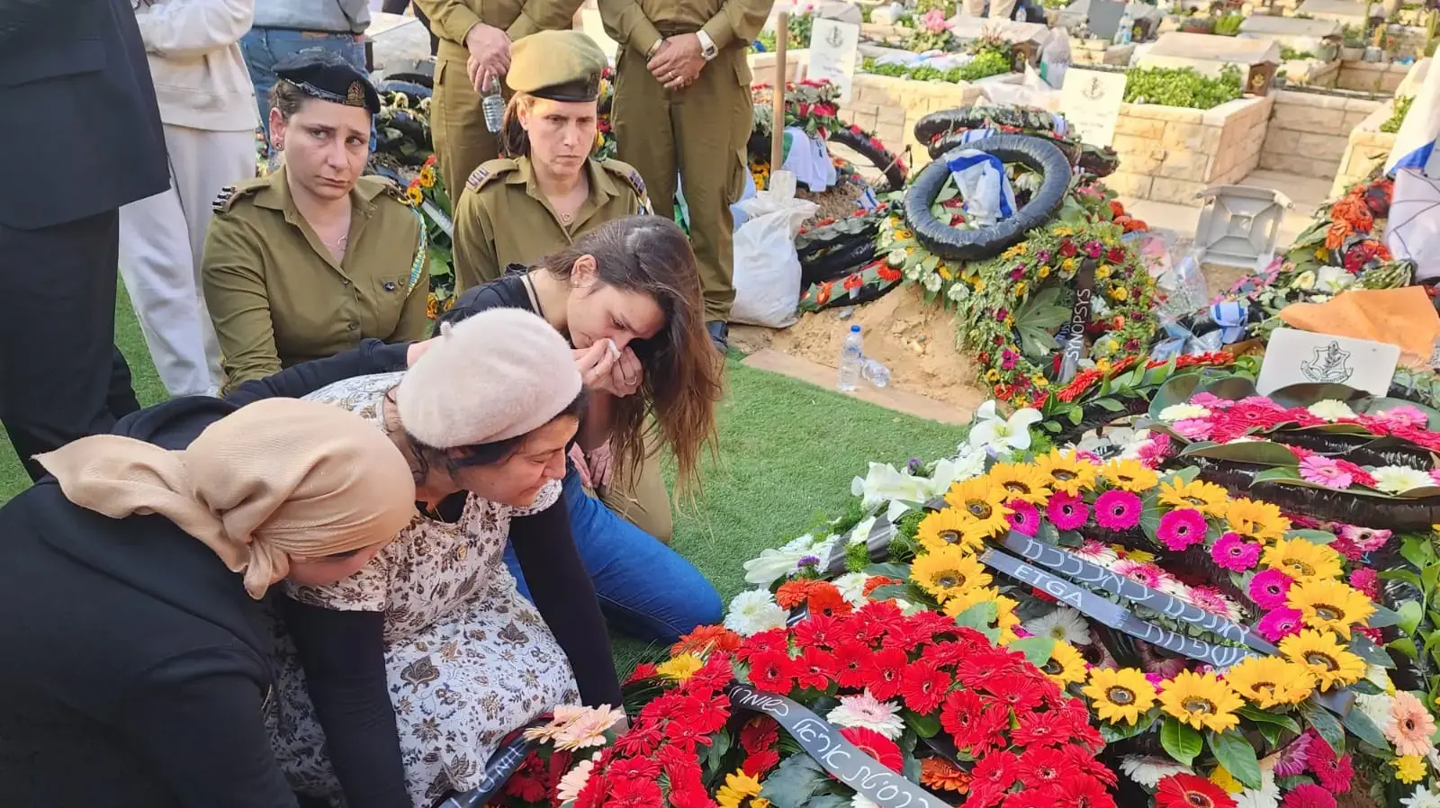 הלוויתו של רס"ל אסף פנחס טובול שנפל בקרבות ברצועת עזה. 28 בדצמבר 2023 הלוויתו של רס"ל אסף פנחס טובול שנפל בקרבות ברצועת עזה. 28 בדצמבר 2023
