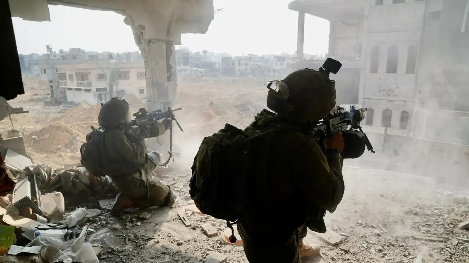 פעילות לוחמי חטיבת הצנחנים במרחב חאן יונס שבדרום רצועת עזה 31 בדצמבר 2023 פעילות לוחמי חטיבת הצנחנים במרחב חאן יונס שבדרום רצועת עזה 31 בדצמבר 2023