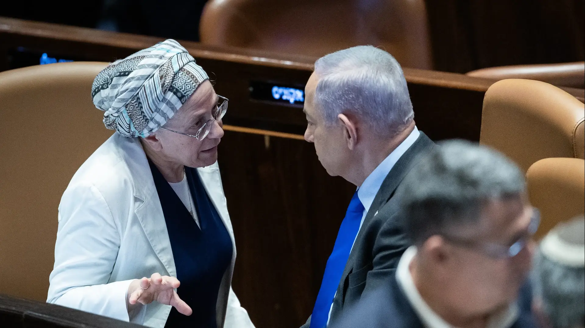 השרה אורית סטרוק וראש הממשלה בנימין נתניהו במליאת הכנסת, 14 בדצמבר 2023
השרה אורית סטרוק וראש הממשלה בנימין נתניהו במליאת הכנסת, 14 בדצמבר 2023