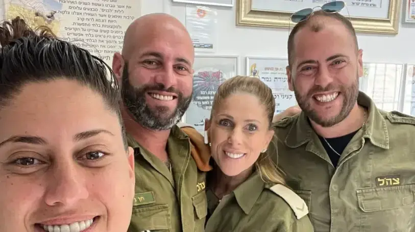 מימין לשמאל מאור ג'רבי, הני ינאי, חן ג'רבי ורד שחר מימין לשמאל מאור ג'רבי, הני ינאי, חן ג'רבי ורד שחר
