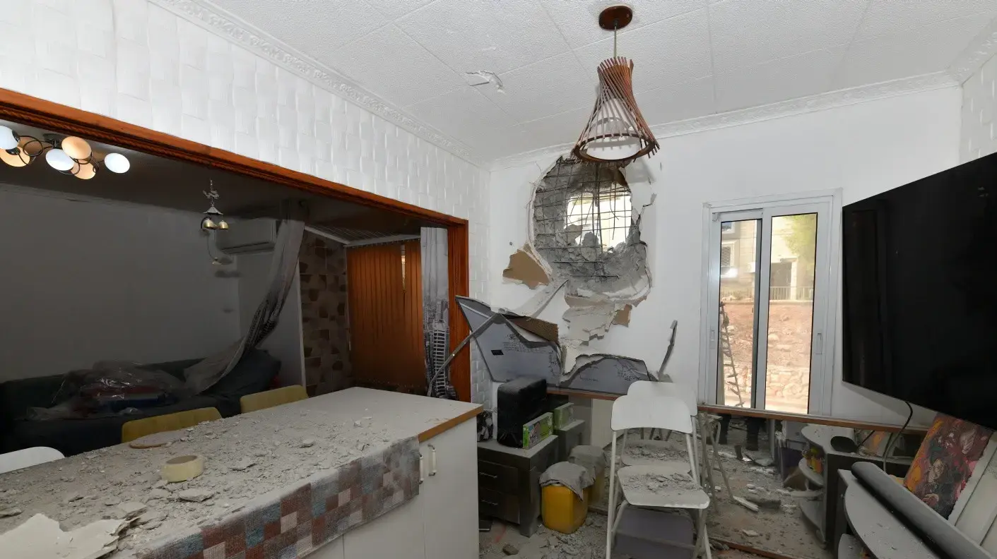 ביתו של ויטלי קרפושוב לאחר פגיעת רקטת חיזבאללה, קריית שמונה, 2 בינואר 2024 ביתו של ויטלי קרפושוב לאחר פגיעת רקטת חיזבאללה, קריית שמונה, 2 בינואר 2024