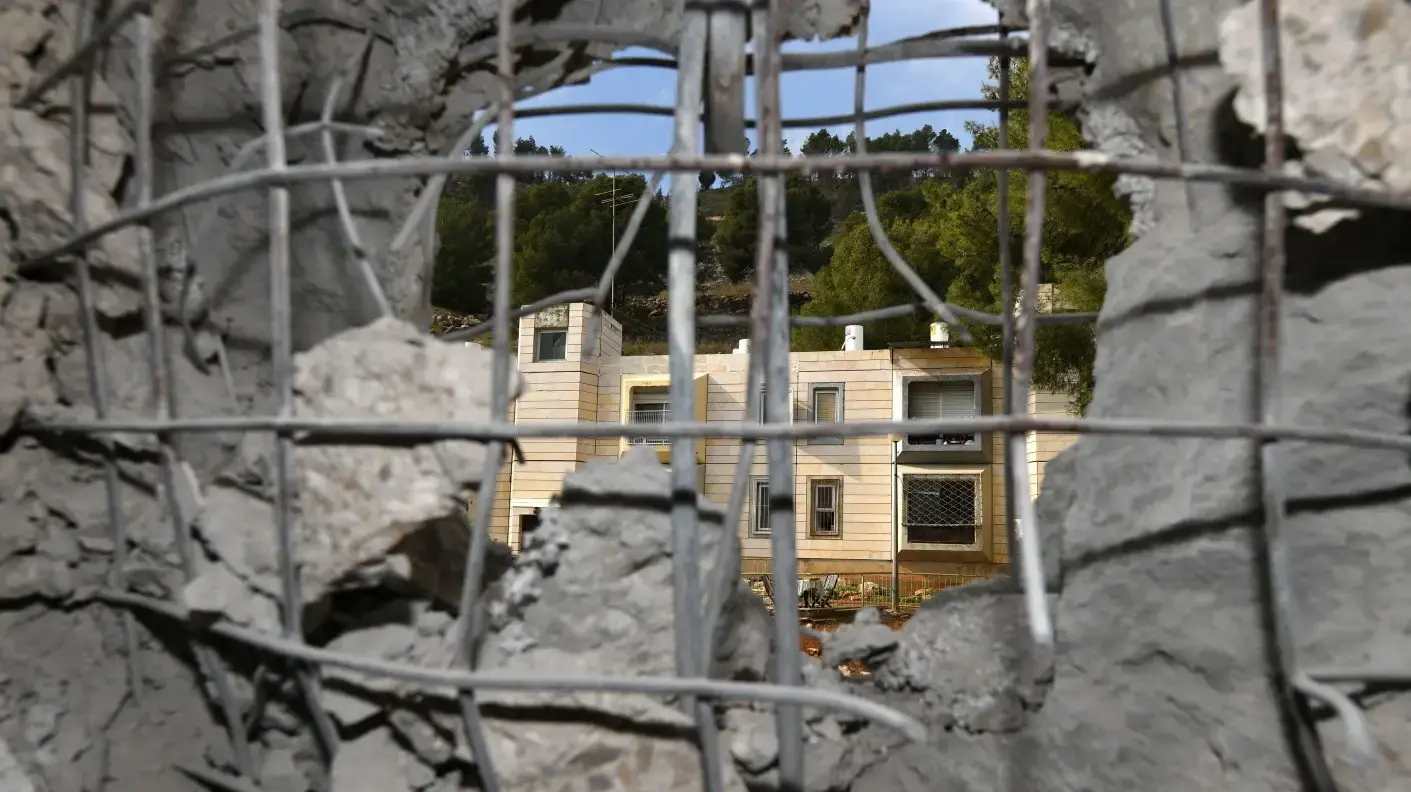 ביתו של ויטלי קרפושוב לאחר פגיעת רקטת חיזבאללה, קריית שמונה, 2 בינואר 2024 ביתו של ויטלי קרפושוב לאחר פגיעת רקטת חיזבאללה, קריית שמונה, 2 בינואר 2024