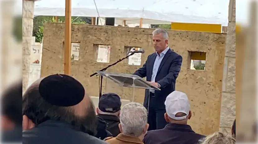 דדי ברנע בהלוויתו של ראש המוסד לשעבר צבי זמיר