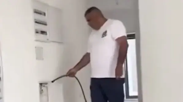 תועד ברשת מחדיר מים לארון החשמל - ונעצר, 3 בינואר 2024