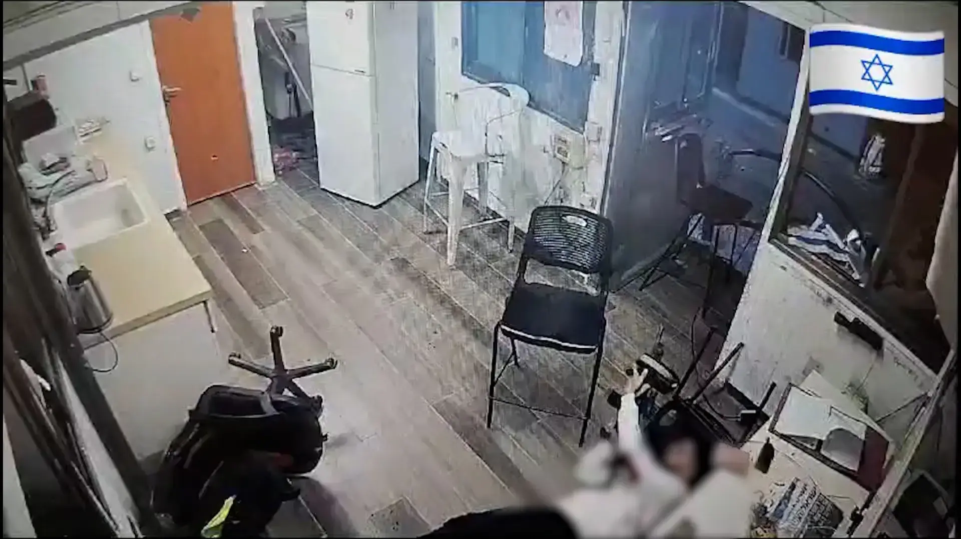 המחבל דוקר, נורה - לוקח נשק ומנסה לירות: תיעוד הפיגוע במישור אדומים
04.01.24 המחבל דוקר, נורה - לוקח נשק ומנסה לירות: תיעוד הפיגוע במישור אדומים
04.01.24