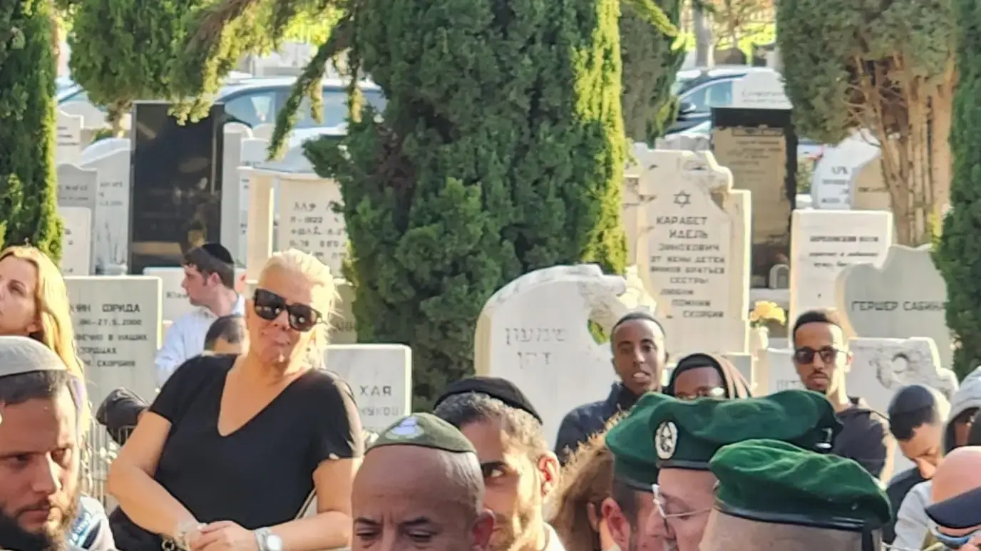 שלמה, אביה של לוחמת מג"ב שי גרמאי, בהלוויתה שלמה, אביה של לוחמת מג"ב שי גרמאי, בהלוויתה