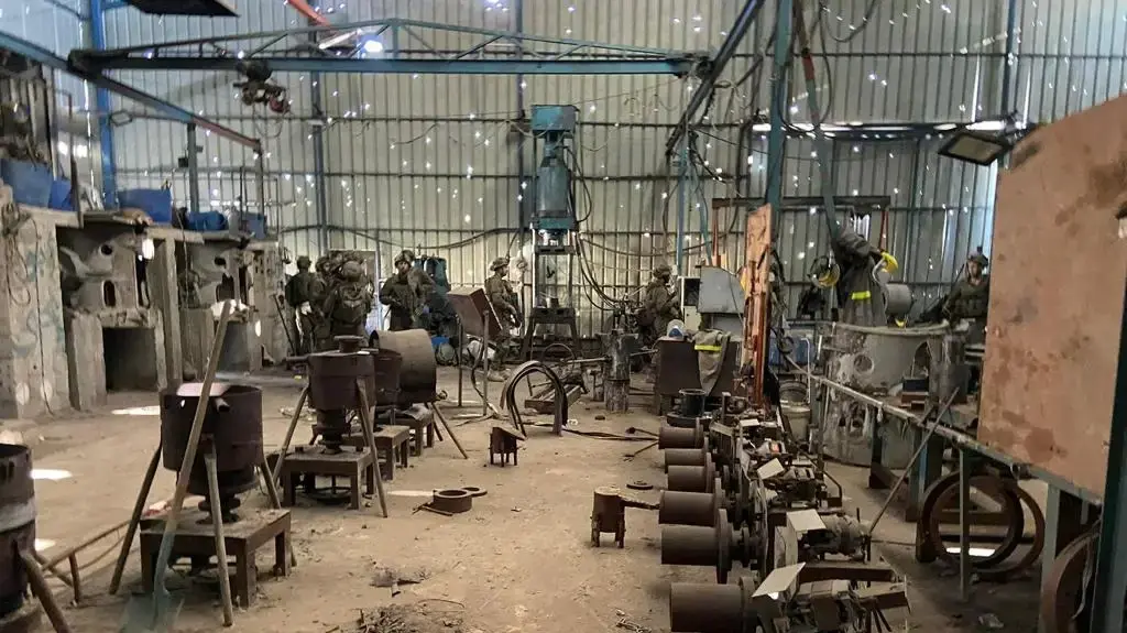 פעילות אוגדה 36 באל בורייג׳ - צה"ל פשט על מפעל תת קרקעי לייצור טילים פעילות אוגדה 36 באל בורייג׳ - צה"ל פשט על מפעל תת קרקעי לייצור טילים