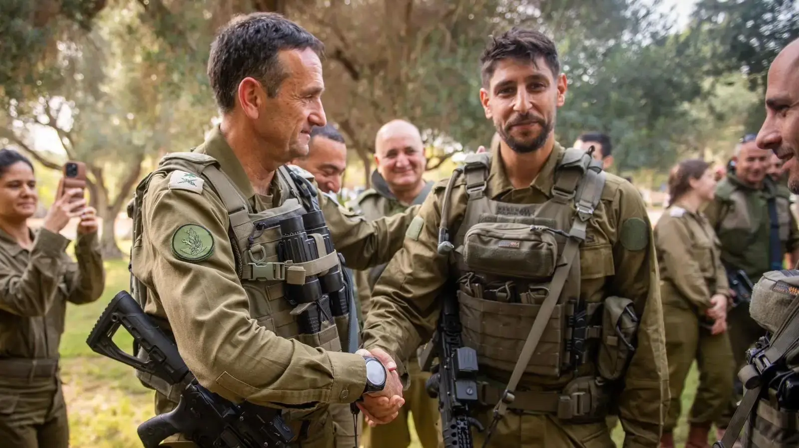 עידן עמדי נפגש עם הרמטכ"ל הרצי הלוי עידן עמדי נפגש עם הרמטכ"ל הרצי הלוי