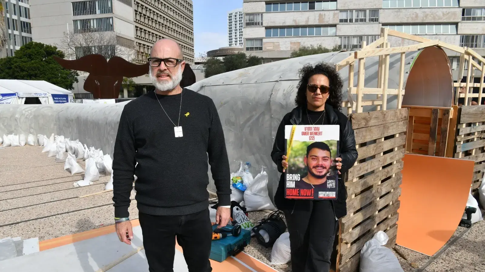 מנהרה באורך 30 מטרים נבנתה ב"כיכר החטופים" בתל אביב, 13 בינואר 2023 מנהרה באורך 30 מטרים נבנתה ב"כיכר החטופים" בתל אביב, 13 בינואר 2023